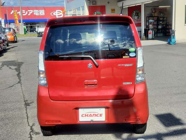 ☆チャンスの魅力6☆　チャンスでは、陸運支局指定の自社整備工場を完備しています。納車前の整備はもちろん、購入後の車検やアフターサービスもお任せ下さい！！自社整備スタッフが真心こめて作業させて頂きます。