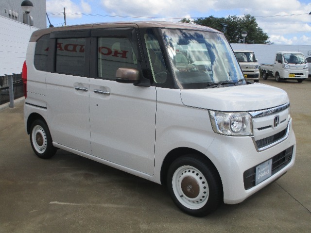 ご納車の後のお手入れが楽々なボディーコーティングや、フロントガラスコーティング、下回り錆止め塗装（塩害対策アンダーコート）など数種類ご用意しております☆お気軽にご相談下さい！