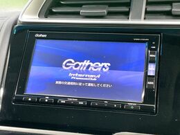 【純正ナビ】人気の純正ナビを装備しております。ナビの使いやすさはもちろん、オーディオ機能も充実！キャンプや旅行はもちろん、通勤や買い物など普段のドライブも楽しくなるはず♪