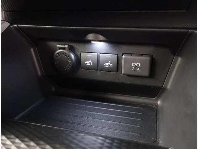 シートヒーター付きです。寒い日も快適なドライブが楽しめます♪