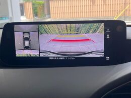 【360°ビューモニター】専用のカメラにより、上から見下ろしたような視点で360度クルマの周囲を確認することができます☆死角部分も確認しやすく、狭い場所での切り返しや駐車もスムーズに行えます。