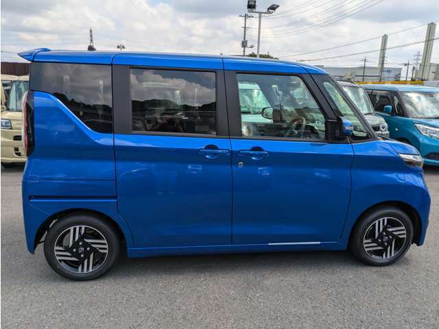 ☆当店商品の特徴☆　登録がされているお車で走行距離は10キロほどで誰も乗っていない車です！展示車はキズが付いてしまう場合もあるので直接ご確認くださいませ。