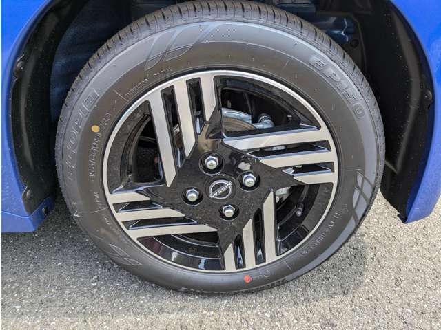 ☆パッカーズ保証☆　新車登録から5年、もしくは10万キロまで、当社の方で保証させて頂きます。中古車の場合は3ヶ月、3000キロでございます。