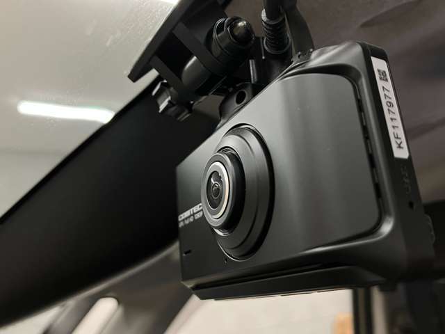 映像・音声などを記録する自動車用の車載装置です。　もしもの事故の際の記録はもちろん、旅行の際の思い出としてドライブの映像を楽しむことができますよ。