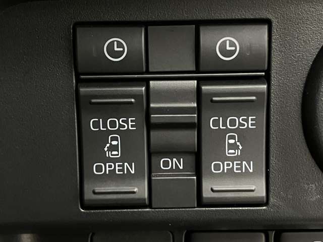 スマートキーや運転席のスイッチで後席両側スライドドアの開閉が可能♪小さいお子様やご年配の方も、簡単にスライドドアが開閉できます。小さいお子様にはチャイルドロックがあるのでご安心を・・。