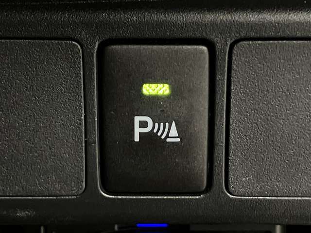 狭い道等や車庫入れ時に活躍します！コーナーセンサーです！障害物に近づくと音で知らせてくれます！とても便利な装備です！