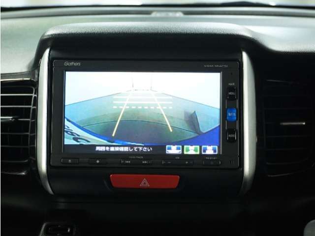 ◆バックカメラ◆リバースにするだけで映ります、後方の安全確認や、狭い駐車場での車庫入れ、雨の日や夜間など視界の悪い時に便利です！安全にバックする為には欠かせない装備です。