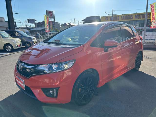 左斜め側です。ヘッドライトも綺麗です。