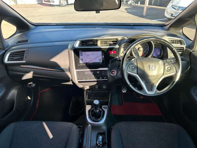 オーディオからエアコンパネルまで操作し易くなっています。