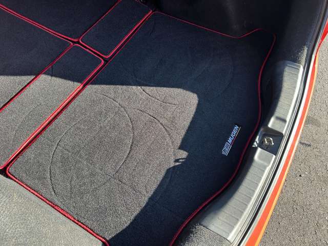 シミ、汚れ等なく清潔な状態です。