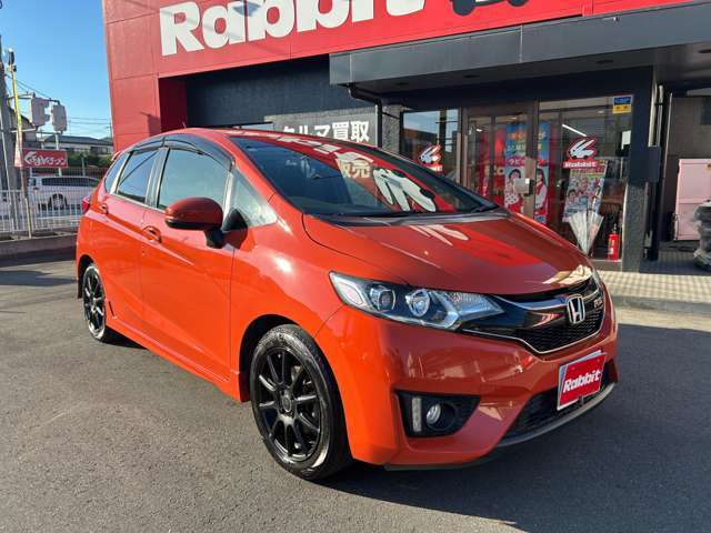 右斜め前側です。バンパー等も大きな傷はありません。