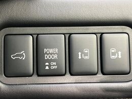 【両側パワースライドドア】スマートキーや運転席のスイッチで後席両側スライドドアの開閉が可能♪電動だから力を入れてドアを開ける必要が無く、小さなお子様でも簡単に開け閉めでき快適です♪