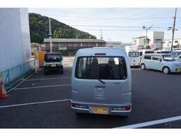 当店はお客様のペースでお車をご覧いただける展示場作りを心がけております。過度な声掛けなどは行いません。ご不明な点がありましたらお気軽にお問い合わせください。