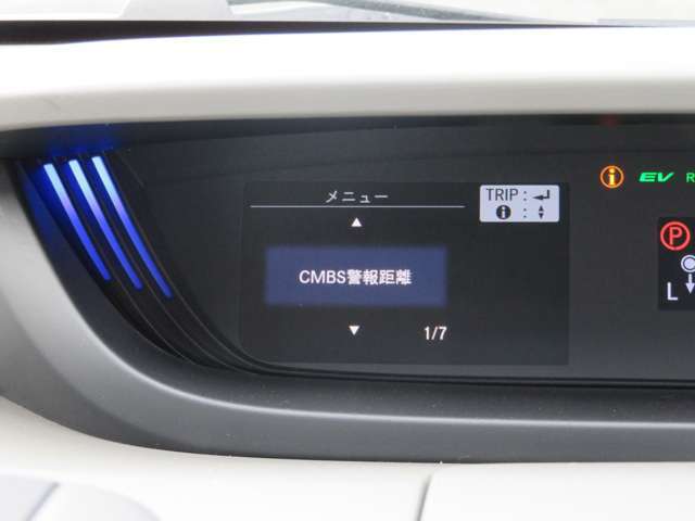 衝突軽減ブレーキ搭載☆ホンダの衝突軽減ブレーキ（CMBS）を搭載したお車です。衝突を予測して警告・ブレーキングを行います（※あくまでもドライバーの運転支援機能のため、各機能の能力には限界があります。）