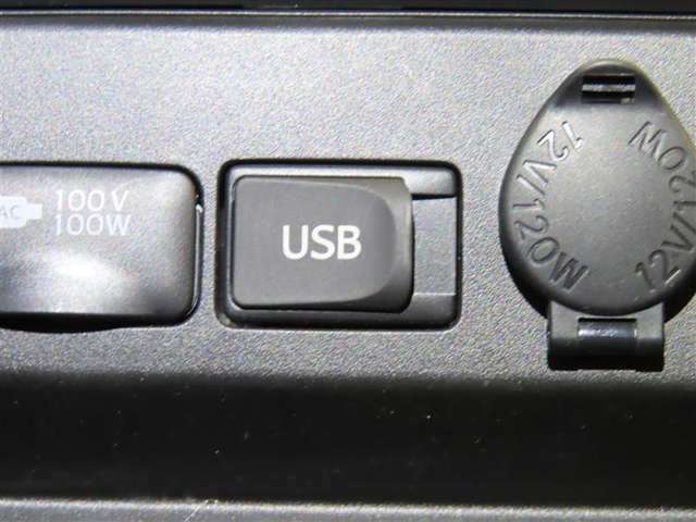 USB端子を装備しております。