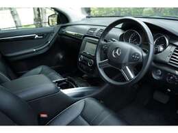 希少距離浅R350後期型ワンオーナー車入荷しました。ラグジュアリーPKG・パノラミックルーフ・ナビ地デジ・後席モニター・バックカメラ・パワーバックドア