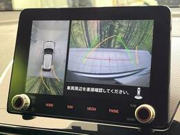 【マルチテレインモニター】車のフロントやサイドのカメラ画像を同時にモニター表示することで、悪路や狭い道を走行時でも周囲の状況確認ができ安心！本格SUVにうれしい装備です♪