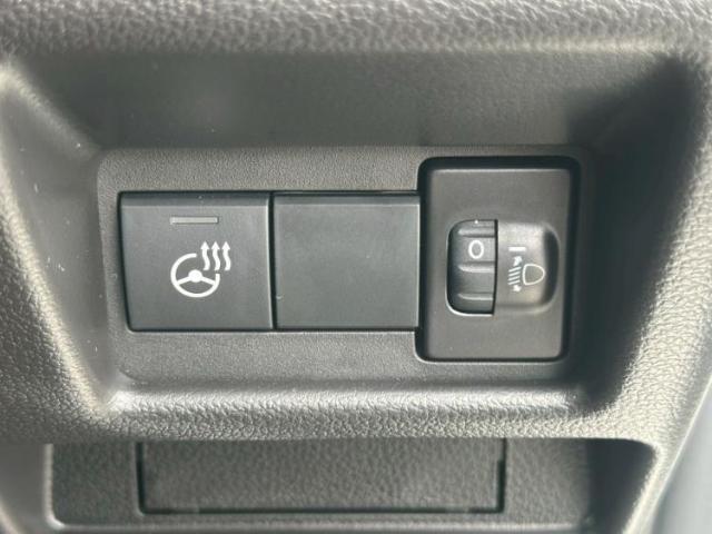 WECARSの展示場では実際に見て、触ってお車をお選びいただけます！知識の豊富な営業スタッフが様々なカーライフをご提案いたします！