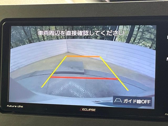 【バックカメラ】駐車時に後方がリアルタイム映像で確認できます。大型商業施設や立体駐車場での駐車時や、夜間のバック時に大活躍！運転スキルに関わらず、今や必須となった装備のひとつです！