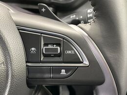 【アダプティブクルーズコントロール】高速道路での長距離走行が楽に！！自動で速度を保つクルーズコントロールが、衝突軽減システムと連携し、前方の車両を感知して車間を保つように速度調節してくれます！！