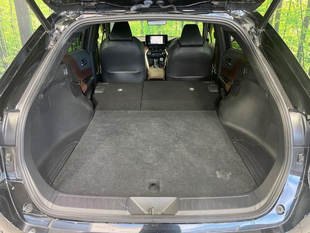 後席を格納すると、これだけの広さが！シーンに合わせたシートアレンジで、大きな荷物も積むことが出来ます♪