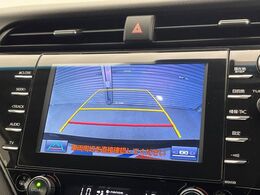 【バックカメラ】駐車時に後方がリアルタイム映像で確認できます。大型商業施設や立体駐車場での駐車時や、夜間のバック時に大活躍！運転スキルに関わらず、今や必須となった装備のひとつです！