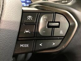 【レーダークルーズコントロール】高速道路での長距離走行が楽に！！自動で速度を保つクルーズコントロールが、衝突軽減システムと連携し、前方の車両を感知して車間を保つように速度調節してくれます！！