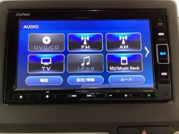 ナビゲーションはフルセグTV、インターナビ対応のGathers純正メモリーナビを搭載しています。Bluetoothオーディオ機能がありますので、スマートフォンなどの音楽も再生できます。