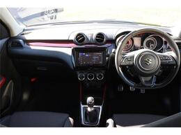 前席全体　目線も高く広い視界で安心して運転することができますね！