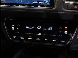 【オートエアコン】温度を設定すれば自動で快適な車内温度を保ちます。エアコン内部の高性能脱臭フィルターで車内のアレルゲンや花粉を除去。