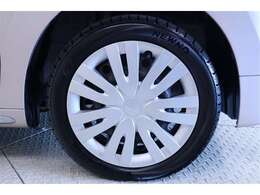 樹脂フルキャップ付きのスチールホイールです！タイヤサイズは165/55R15です