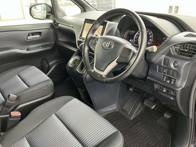全車両、プロによる徹底内装クリーニングと外装磨き・コーティングを施しております。
