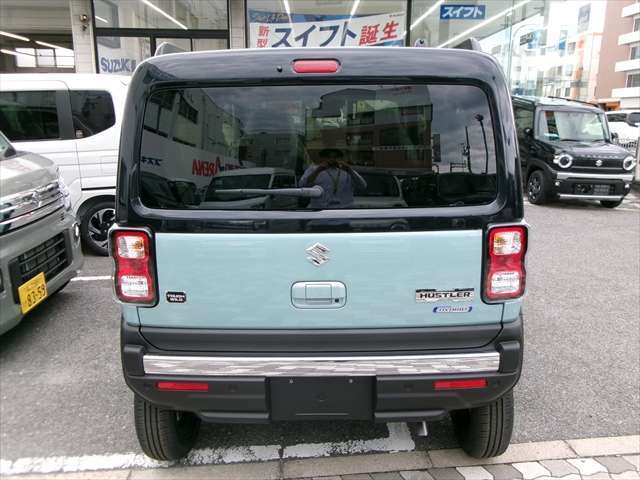 【陸運局認定指定車検工場完備】国家資格検査員1名・国家資格整備士3名で、お客様の大切な愛車を末永く安心サポートさせて頂きます！当店おすすめ安心メンテパック加入で3年間のメンテナンスと車検がお得！