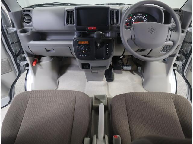 運転席から手の届く範囲に収納スペースがあり、お仕事でも日常使いでも便利です。