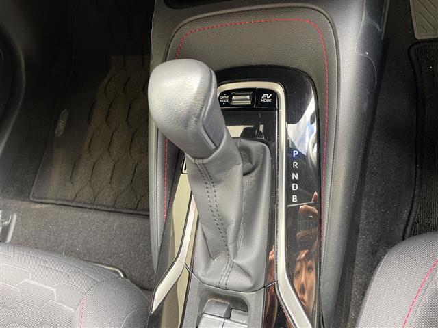 【シフトレバー】『シフトレバー』の画像になります。写真の内容に関してご不明点、ご質問等がございましたらお気軽にガリバー店舗までお問い合わせください。