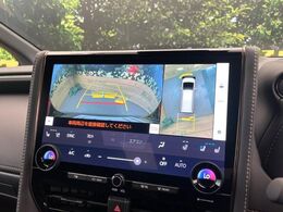【パノラミックビューモニター】専用のカメラにより、上から見下ろしたような視点で360度クルマの周囲を確認することができます☆死角部分も確認しやすく、狭い場所での切り返しや駐車もスムーズに行えます。