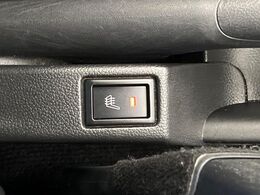 【シートヒーター】寒い日に重宝するシートヒーター！エアコンより早く温まってくれるので寒がりの人も安心ですね♪エアコンの温風は乾燥するから苦手、という方にもをおすすめです。