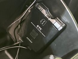 【ETC】高速道路の料金所をストレスなく通過！話題のスポットやサービスエリアに多い「スマートIC」利用時は必須のアイテムです。当店でセットアップを実施、ご納車当日からすぐにご利用いただけます！