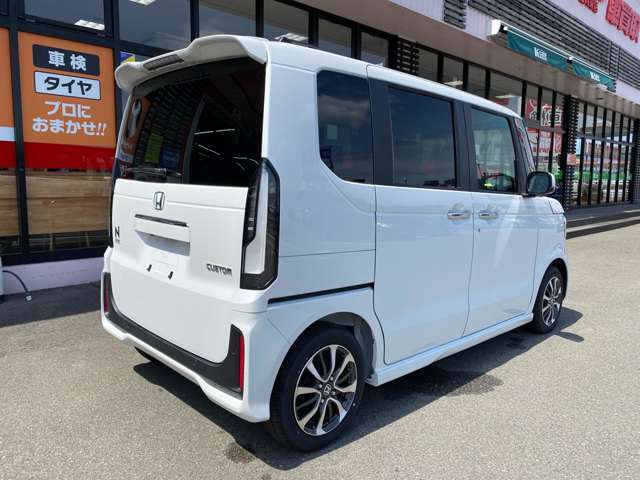 「ケイカフェでは、コロナウイルス対策として納車時に除菌施工を行っています！手が多く触れる内装を除菌することでおクルマの引渡しも安心です♪詳しくはケイカフェまでお問い合わせください！」