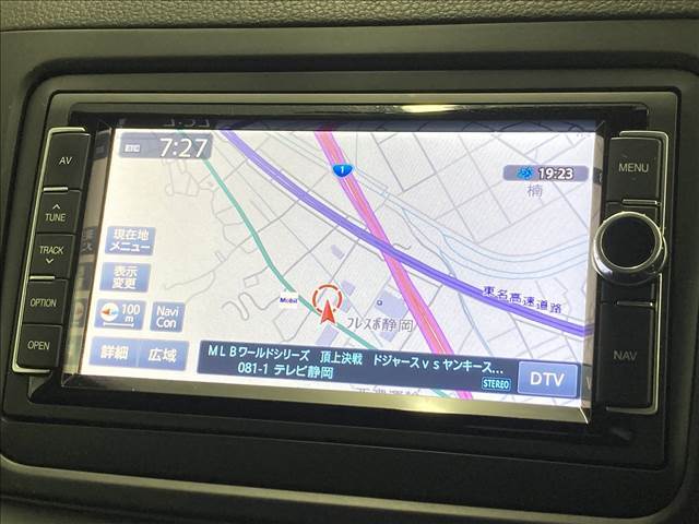 【純正ナビ】一体感のあるナビは、高級感ある車内を演出してくれます。Bluetooth再生などオーディオ機能も充実しておりますので、運転もより楽しめます♪