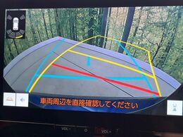 【バックカメラ】駐車時に後方がリアルタイム映像で確認できます。大型商業施設や立体駐車場での駐車時や、夜間のバック時に大活躍！運転スキルに関わらず、今や必須となった装備のひとつです！