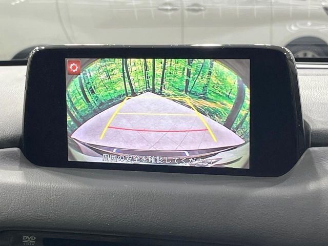 【バックカメラ】駐車時に後方がリアルタイム映像で確認できます。大型商業施設や立体駐車場での駐車時や、夜間のバック時に大活躍！運転スキルに関わらず、今や必須となった装備のひとつです！
