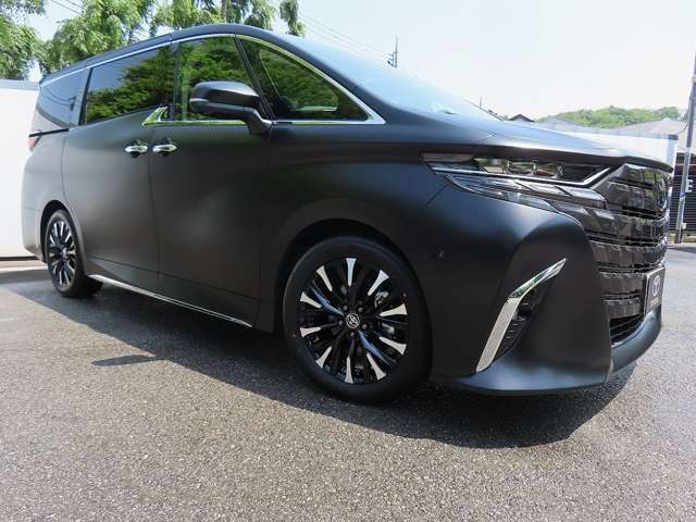 法人企業ビジネスシーン、大切なVIPをおもてなすシーン、仲間たちと華やかなパーティ、両親を誘った思い出の旅行から、子供たちと過ごすいつもの生活まで。本物を知る人たちを悠々と魅了し、至福の時を過ごします。
