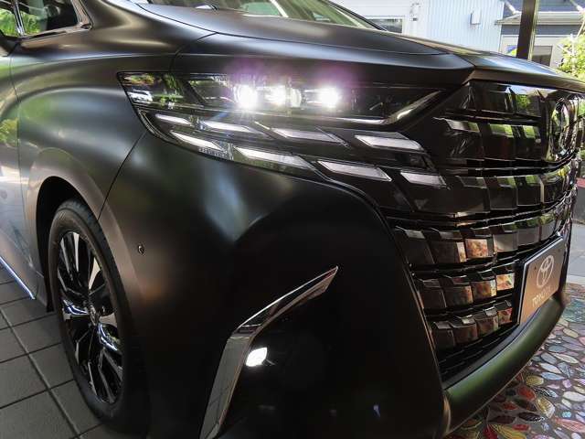 ■三眼フルLEDヘッドライト ■アダプティブハイビームシステム［AHS］■赤外線投光器モニターカメラ ■ITS-Connect（車両相互信号間セイフティネット通信機能：MOP価格27,500円）