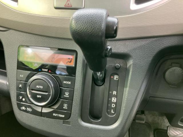 WECARSの展示場では実際に見て、触ってお車をお選びいただけます！知識の豊富な営業スタッフが様々なカーライフをご提案いたします！