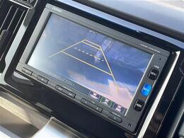 【バックモニター】後ろのカメラの映像をモニターに映し出すことができます！後方の見えない死角や、障害物との距離感をしっかり確認することができます！駐車が苦手な方におすすめです。