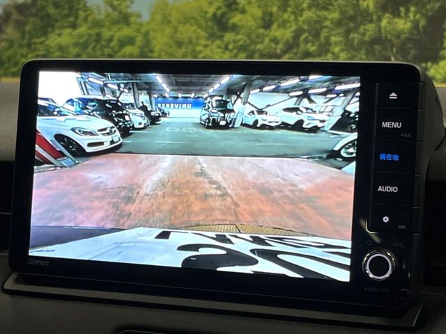 【バックカメラ】駐車時に後方がリアルタイム映像で確認できます。大型商業施設や立体駐車場での駐車時や、夜間のバック時に大活躍！運転スキルに関わらず、今や必須となった装備のひとつです！