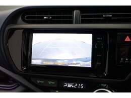 バックカメラ装備！今や無くてはならない、必須装備のバックカメラ付き。バック時の車両後方の死角をモニター上に映し出すので、駐車が苦手な方や見通しの悪い場所でも安心して駐車することができるんです（＾O＾）