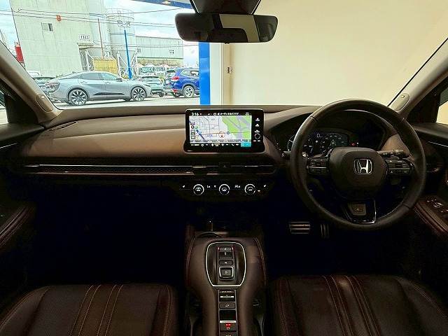 コックピット。車内もキレイで嫌な臭いもありません！ご納車後の臭いが付きにくくなる「空気触媒コーティング」もあります。