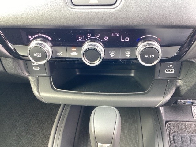 オートエアコンで希望の温度まで自動で風量・風向調整してくれます！！至れり尽くせりですねぇ！！